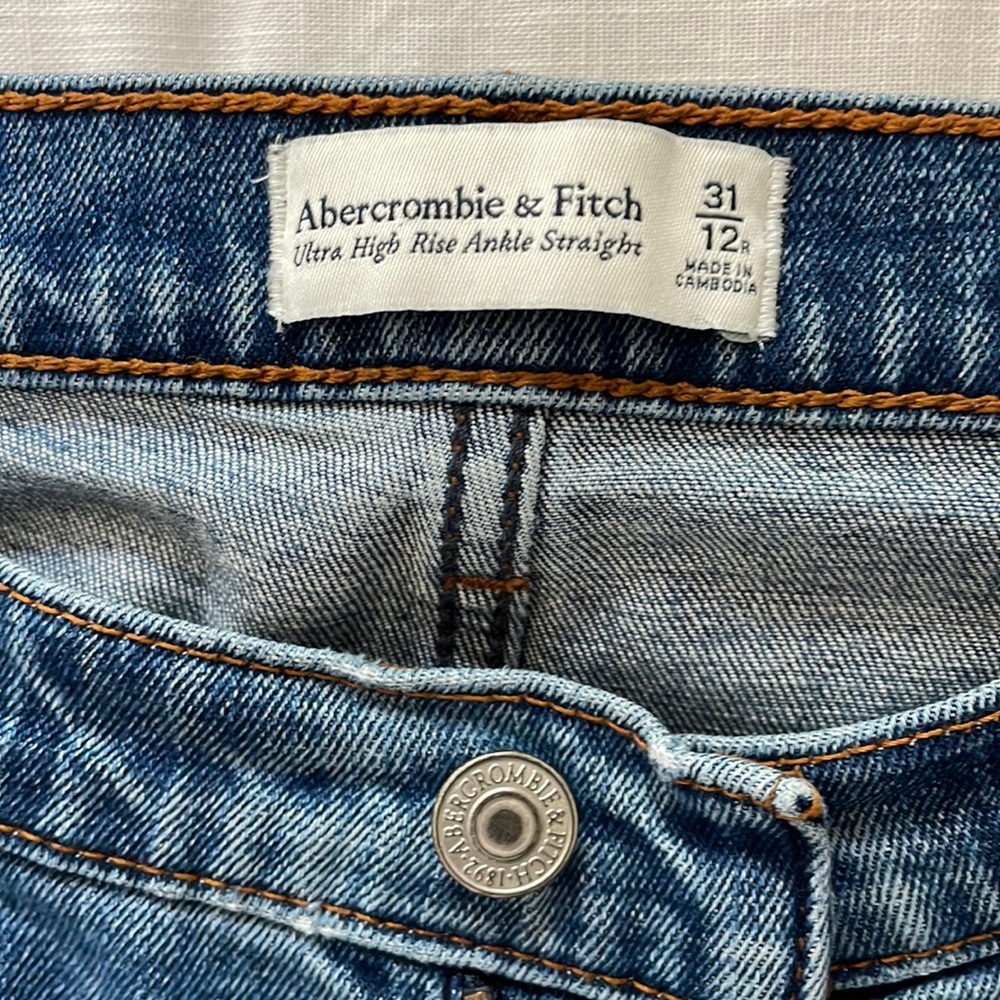 Abercrombie & Fitch Ultra High Rise Ankle Straight Jeans